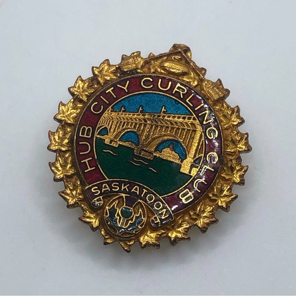 Vtg Brass Enamel Hub City Curling Club Saskatoon Saskatchewan Canada Pin 1.8”